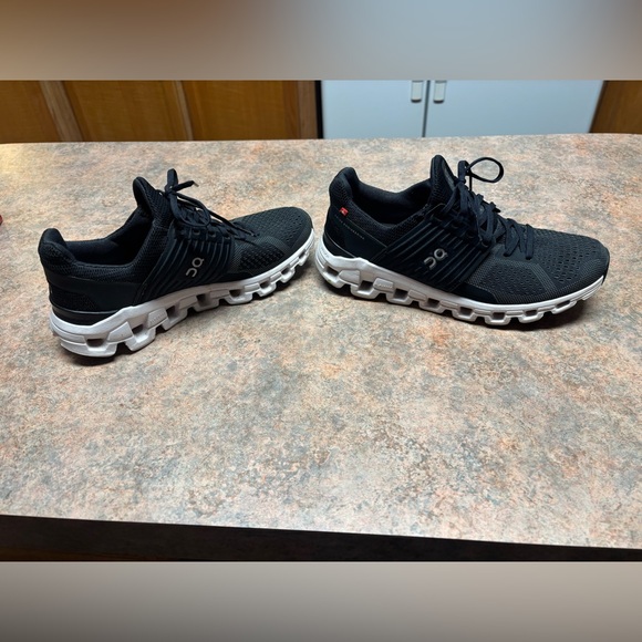 ON RUNNING - Picture 8 of 8